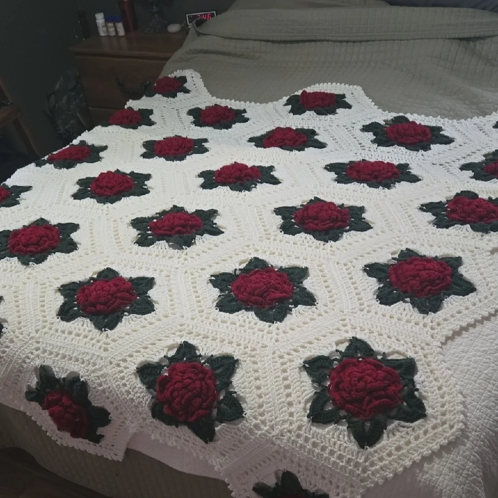 Crochet Blanket Vintage Victorian Rose Pattern Deep Red Green White Cottagecore